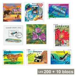 Lot de 200 timbres + 10...