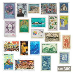Lot de 300 timbres îles de...